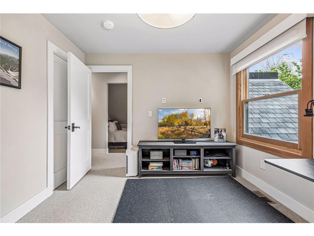 747 Kenwood Parkway Minneapolis MN 55403 7106175 image47