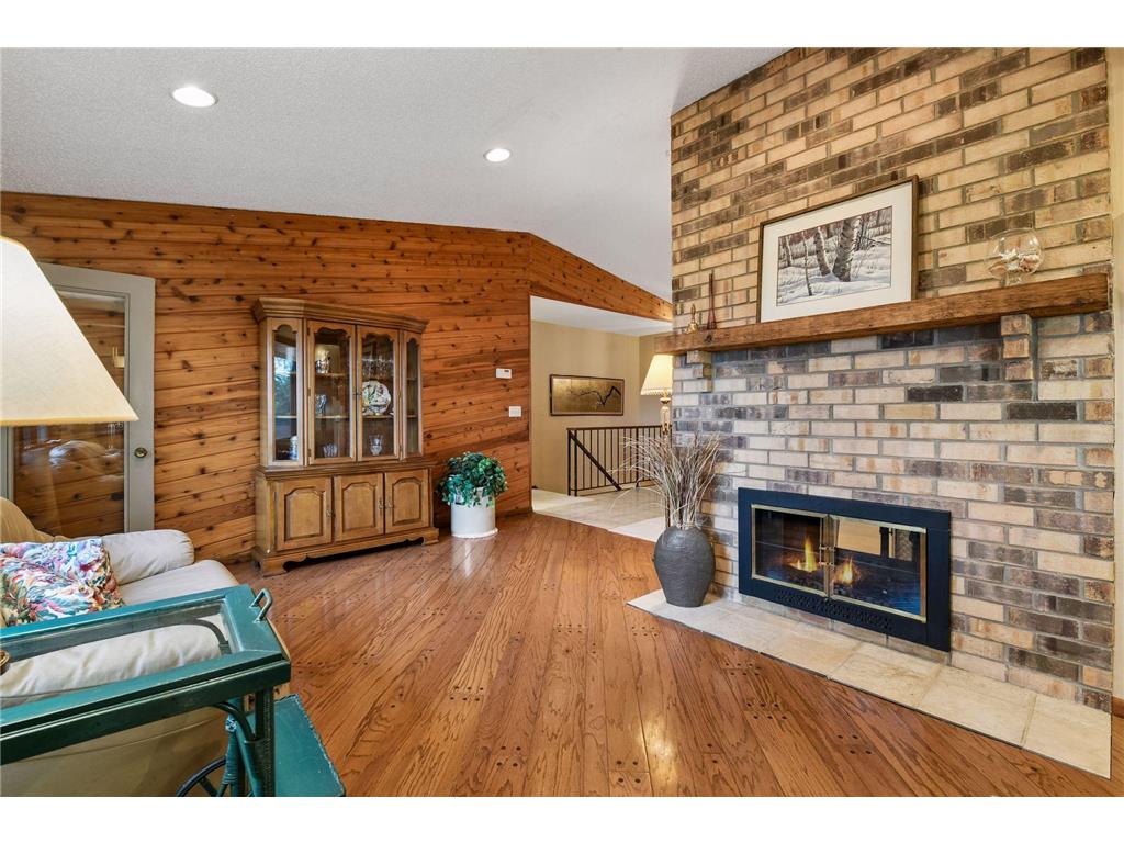 7474 Saratoga Drive Chanhassen MN 55317 7092589 image9