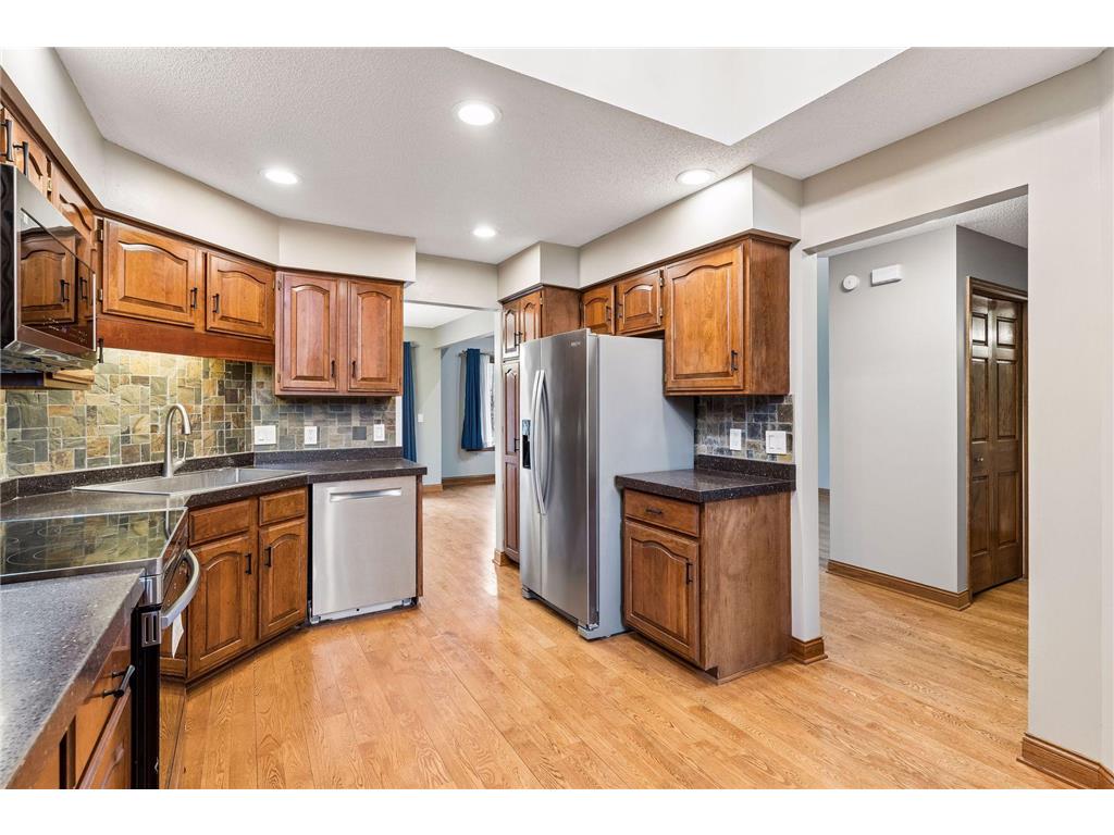 7476 Cahill Road Edina MN 55439 7031096 image6