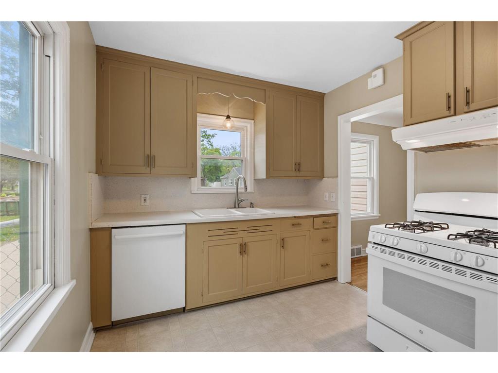 749 Cottage Avenue W Saint Paul MN 55117 7008756 image12