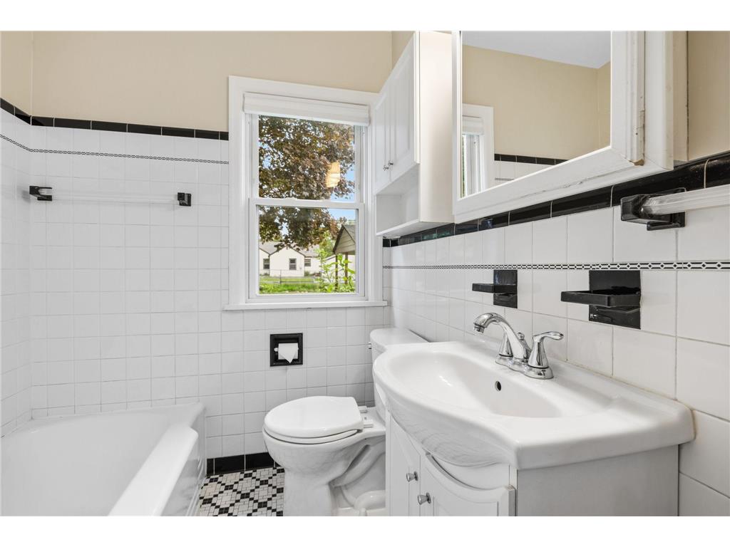 749 Cottage Avenue W Saint Paul MN 55117 7008756 image18