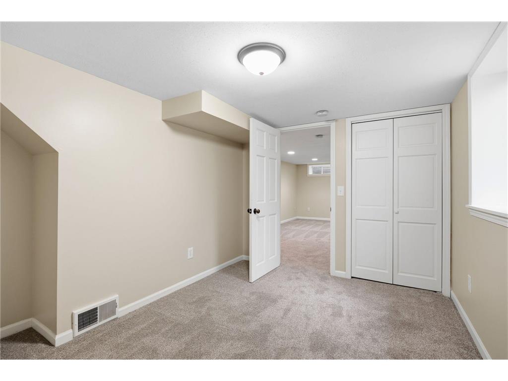 749 Cottage Avenue W Saint Paul MN 55117 7008756 image23