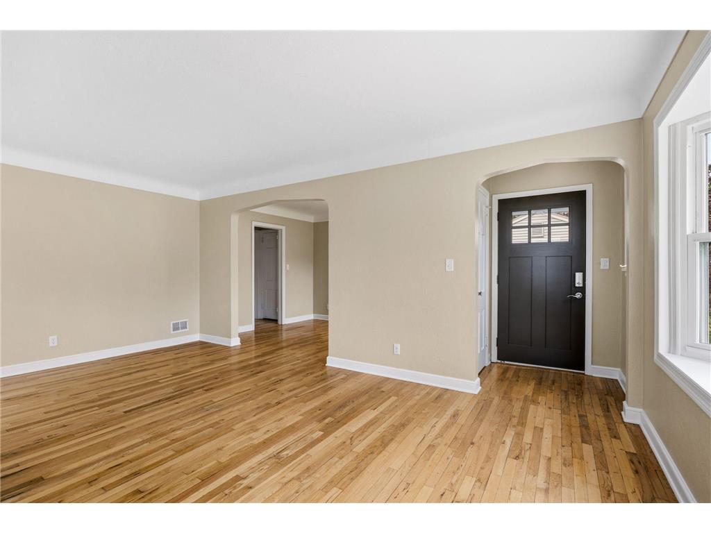 749 Cottage Avenue W Saint Paul MN 55117 7008756 image9
