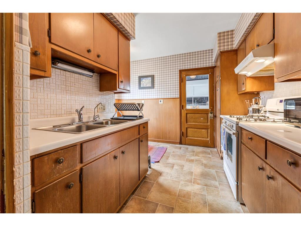 749 W 4th Street Winona MN 55987 6776983 image5