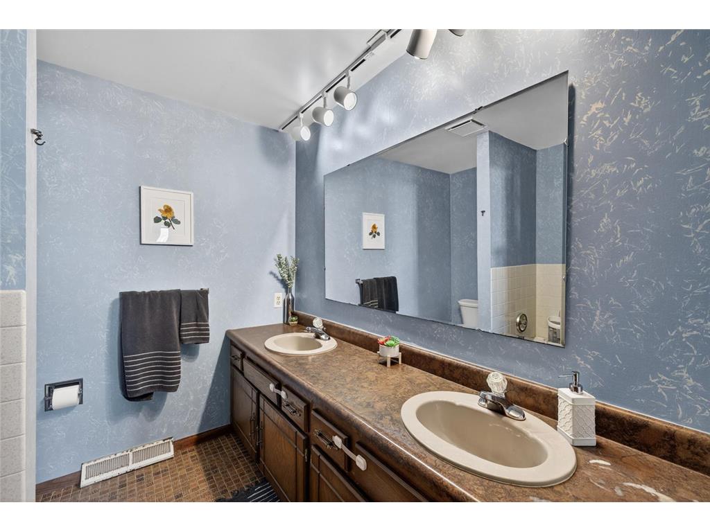 75 Wilson Street Lewiston MN 55952 6821691 image54