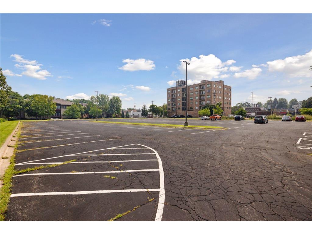 750 Summit Avenue Saint Paul MN 55105 6768229 image10