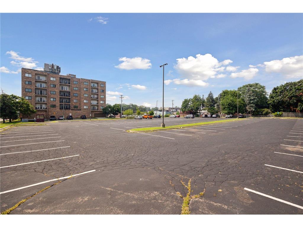 750 Summit Avenue Saint Paul MN 55105 6768229 image11