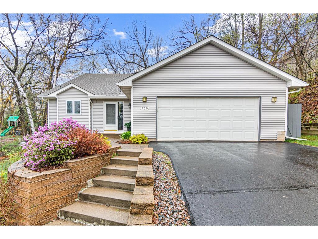 750 Woodcrest Drive N North Hudson WI 54016 6476925 image1