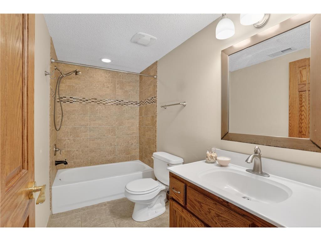 7505 Edgewood Drive Mounds View MN 55112 7062409 image28