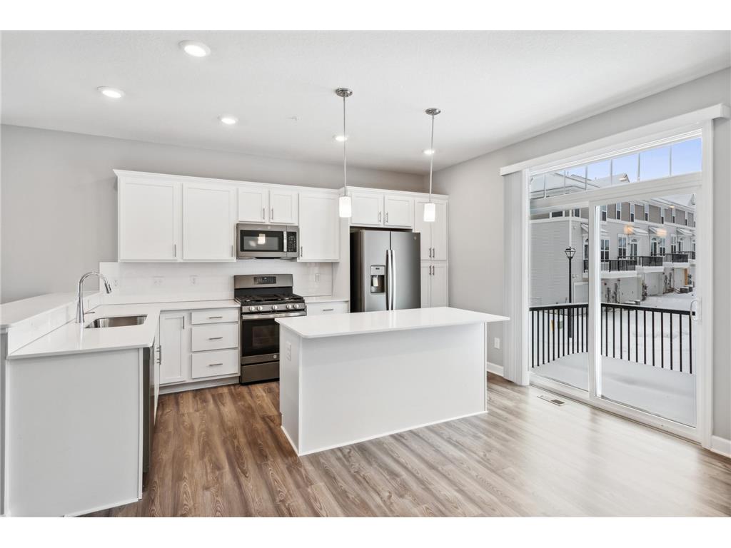 7511 38th Street N Oakdale MN 55128 6483783 image1