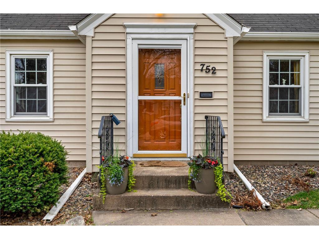 752 Hoyt Avenue W Saint Paul MN 55117 7066713 image2