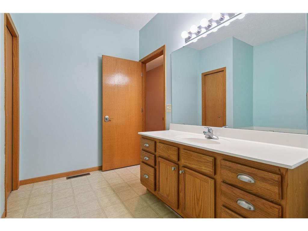 7525 5th Street N Oakdale MN 55128 6757027 image28