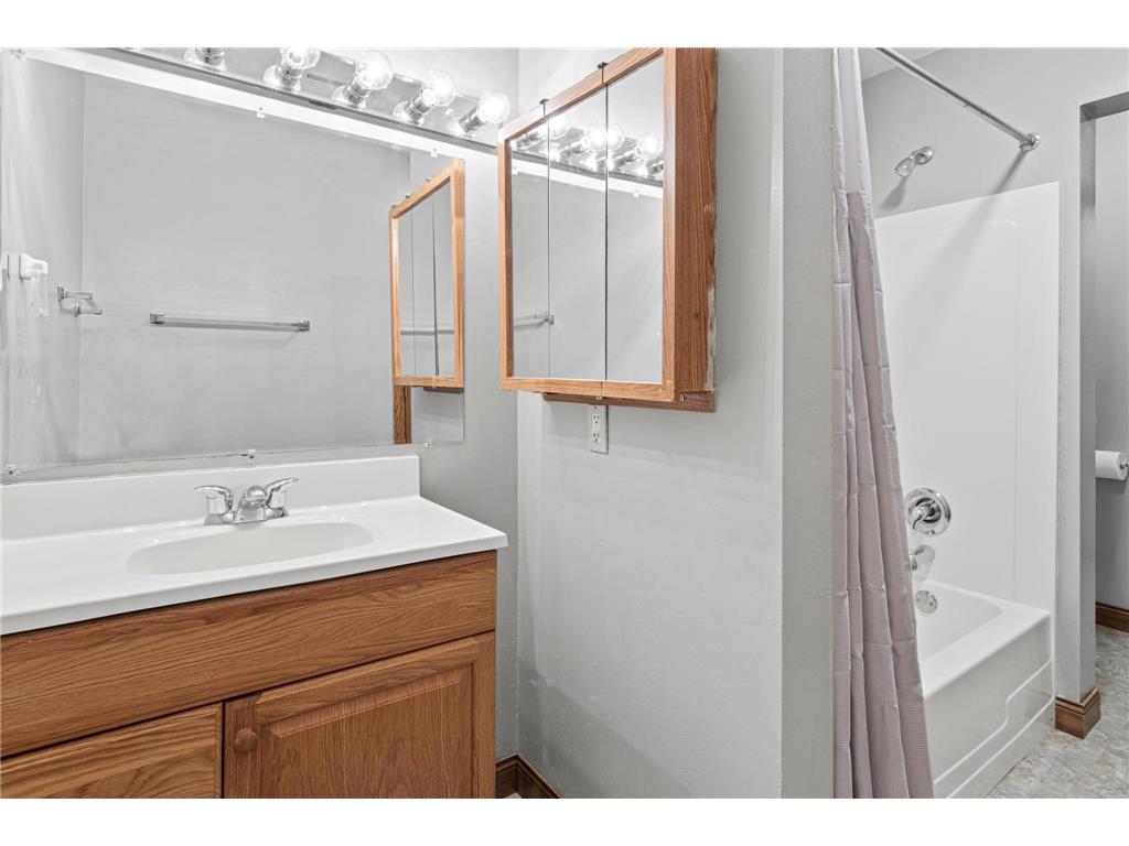 753 / 755 Robert Street S Saint Paul MN 55107 6808014 image37