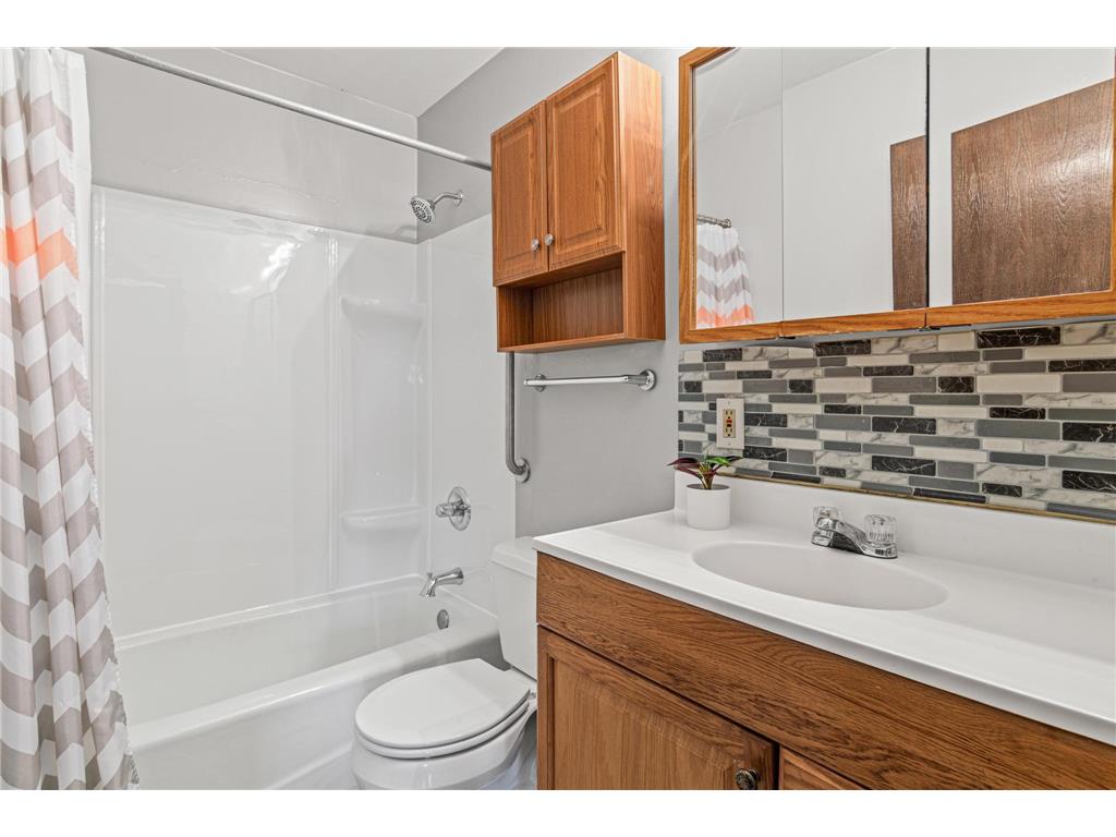 753 / 755 Robert Street S Saint Paul MN 55107 6808014 image9