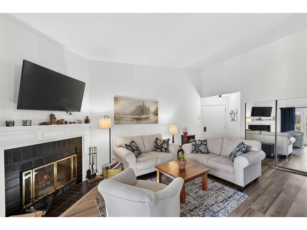 7555 W 110th Street Bloomington MN 55438 7041475 image1