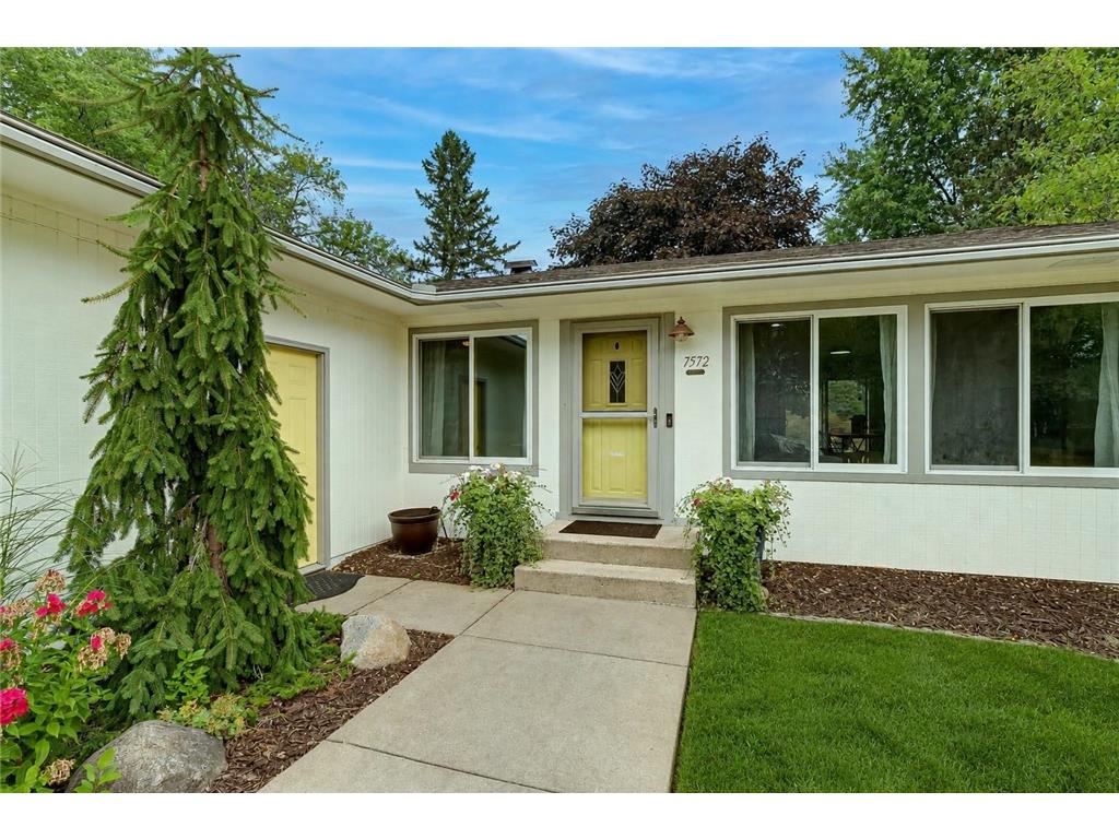 7572 Carillon Plaza W Woodbury MN 55125 7102544 image2