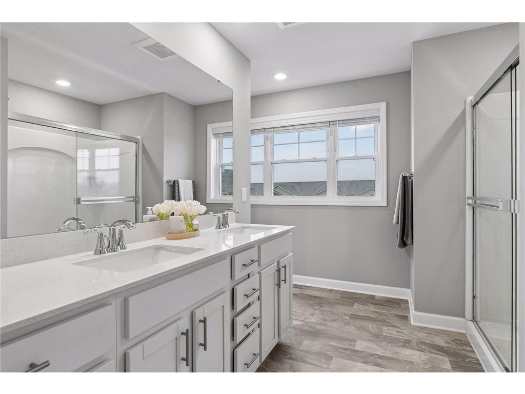 7574 38th Street N Oakdale MN 55128 7061688 image23