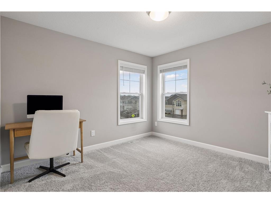7574 38th Street N Oakdale MN 55128 7061688 image26