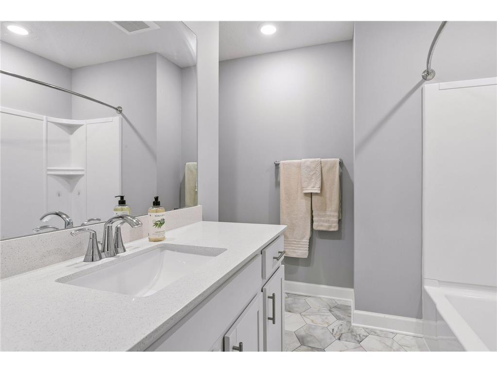 7574 38th Street N Oakdale MN 55128 7061688 image27