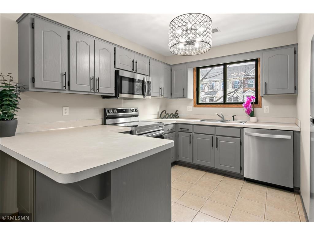 7578 13th Street N Oakdale MN 55128 7032638 image1