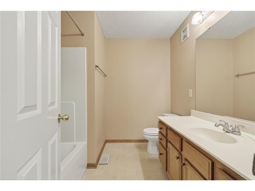 7580 Lower 11th Street N Oakdale MN 55128 6794063 image19