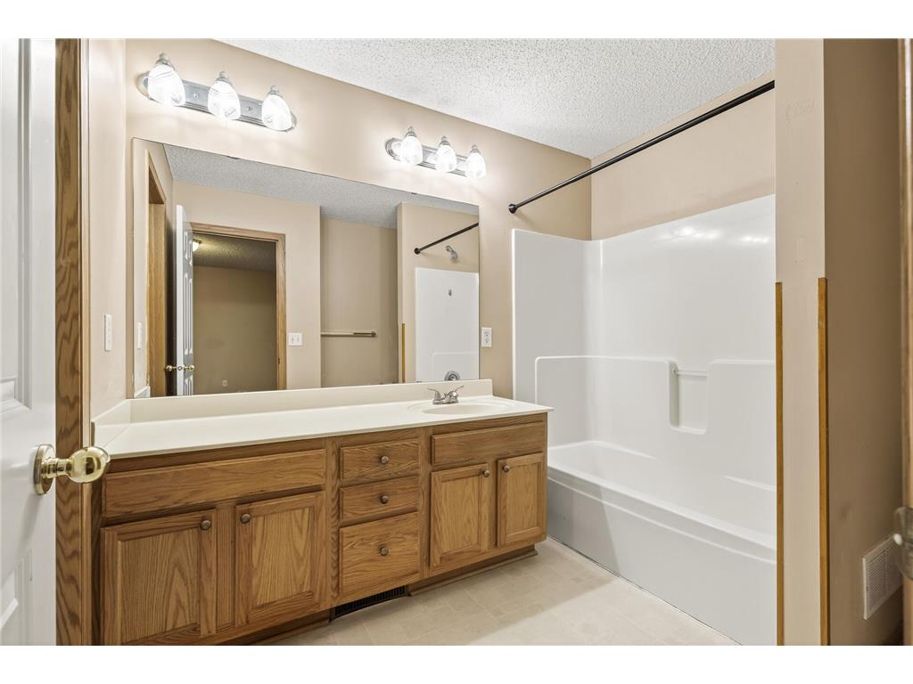 7580 Lower 11th Street N Oakdale MN 55128 7049511 image23