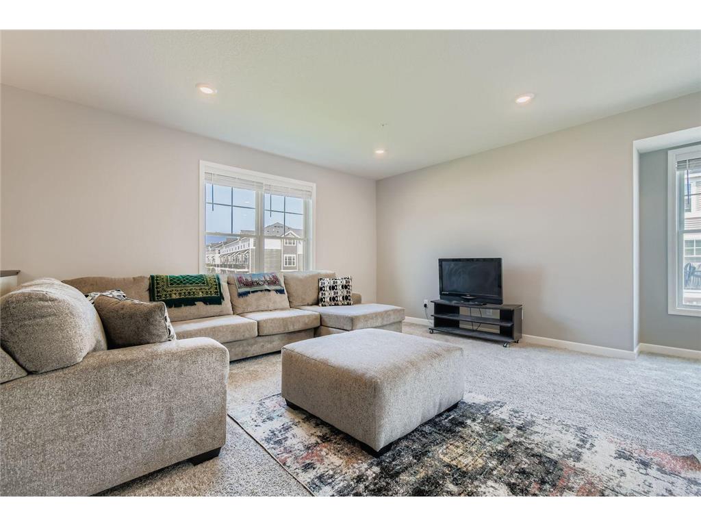 7582 38th Street N Oakdale MN 55128 7097505 image4