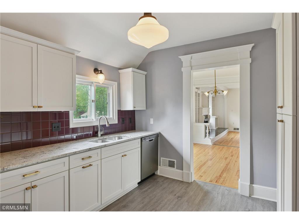 76 Western Avenue N Saint Paul MN 55102 6735729 image35