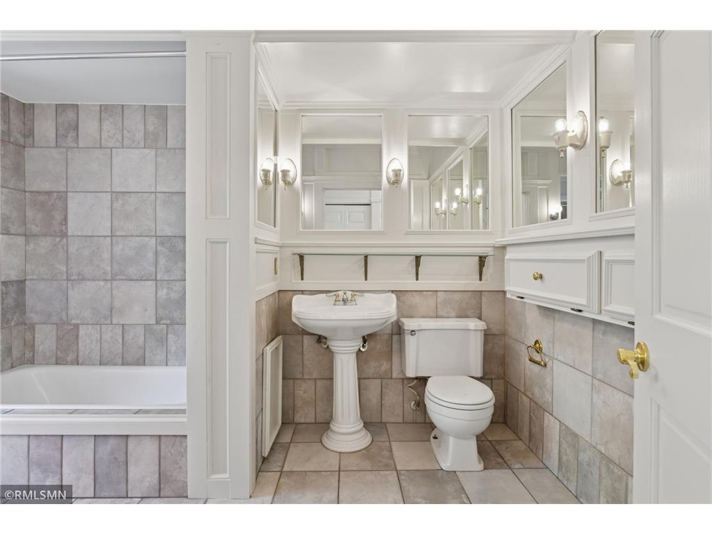 76 Western Avenue N Saint Paul MN 55102 6735729 image36