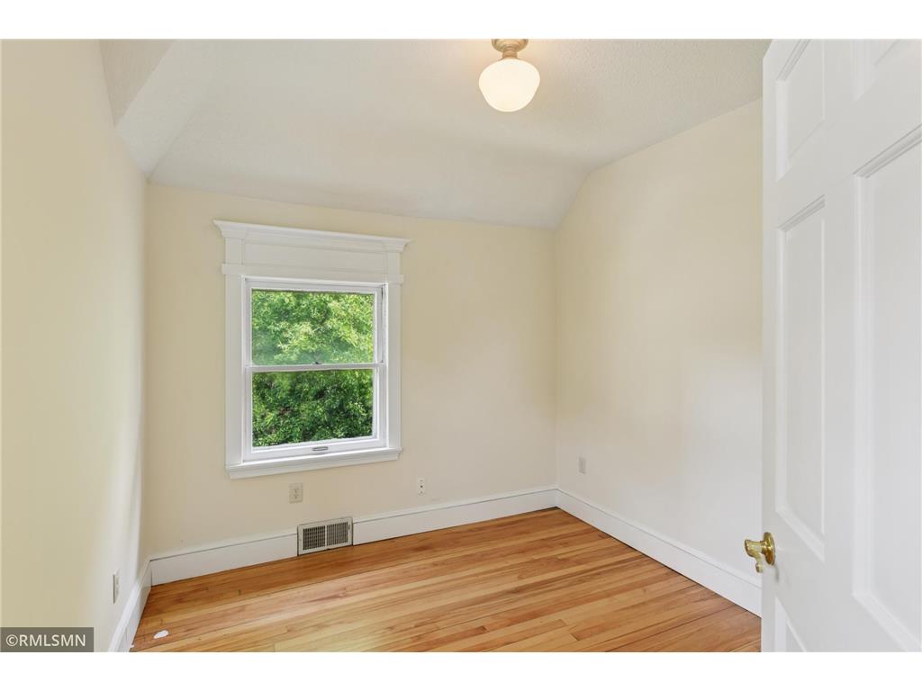 76 Western Avenue N Saint Paul MN 55102 6735729 image40