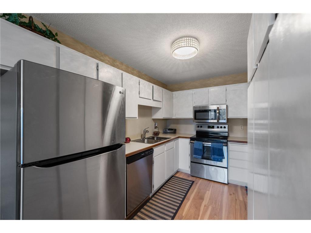 7601 W 101st Street #302 Bloomington MN 55438 7063423 image4