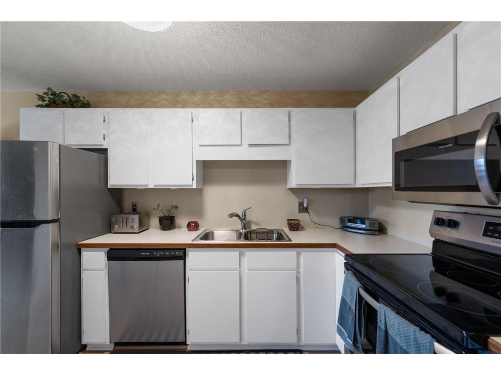 7601 W 101st Street #302 Bloomington MN 55438 7063423 image5