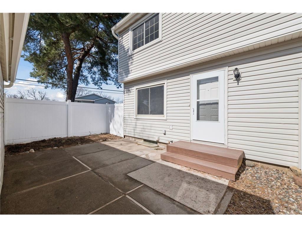 7604 Hampshire Avenue N Brooklyn Park MN 55428 7040169 image3