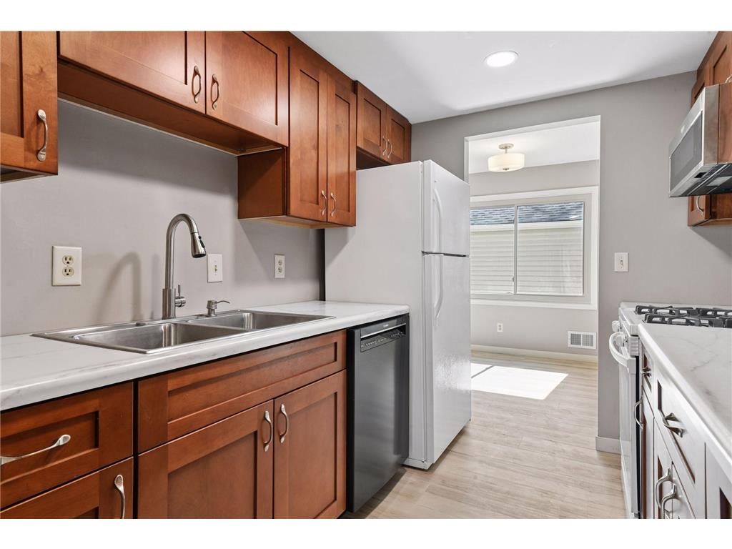 7604 Hampshire Avenue N Brooklyn Park MN 55428 7040169 image9