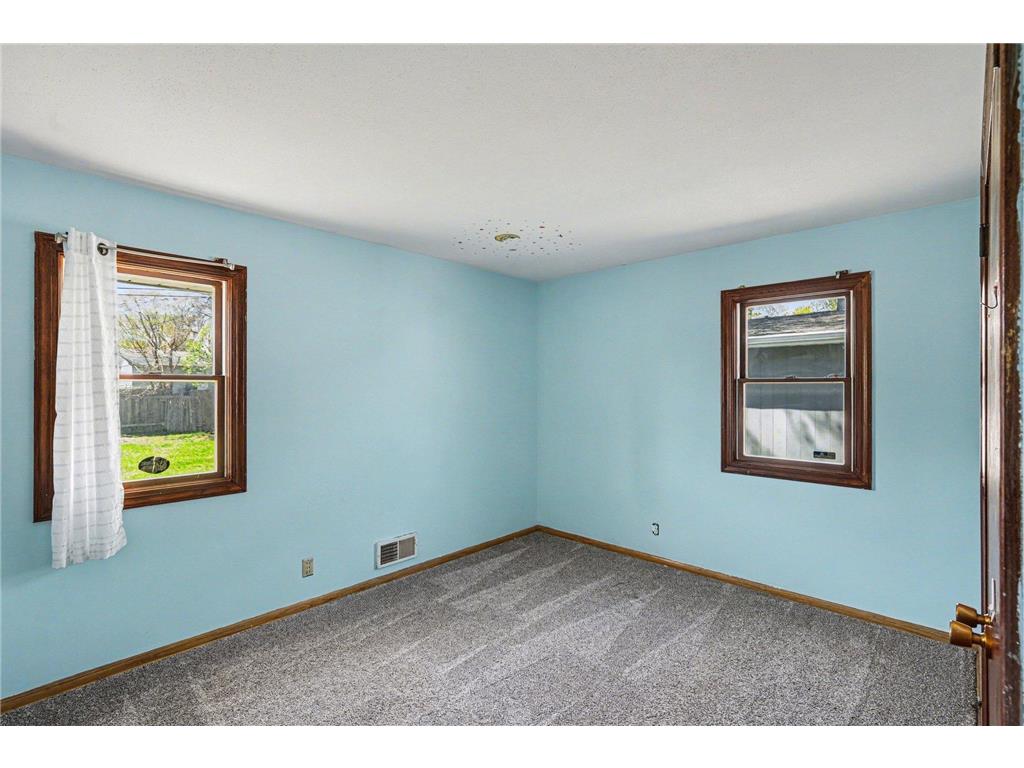 7617 Lee Avenue N Brooklyn Park MN 55443 7071769 image9
