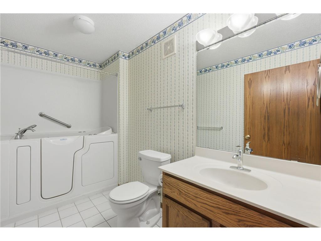 762 Lake Ridge Drive Woodbury MN 55129 7100028 image11