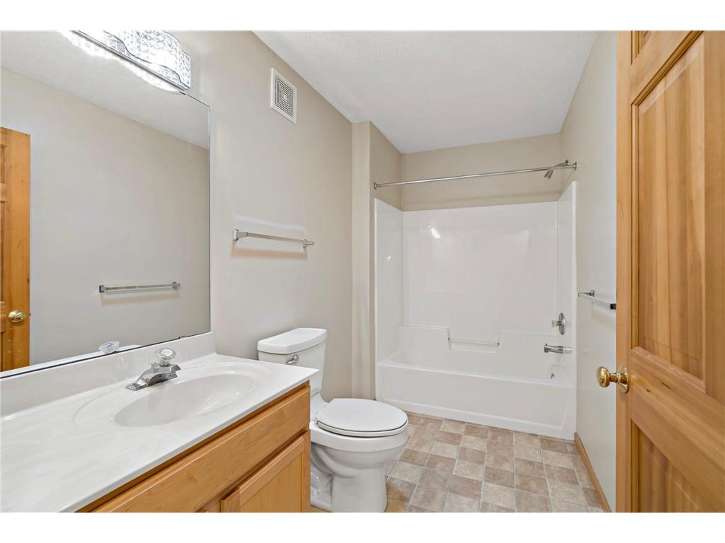 763 Lake Ridge Drive Woodbury MN 55129 7001929 image28