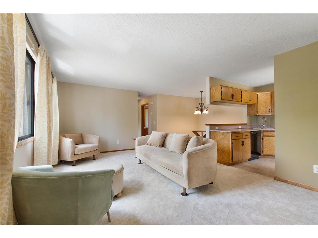 7638 13th Street N Oakdale MN 55128 7075700 image1