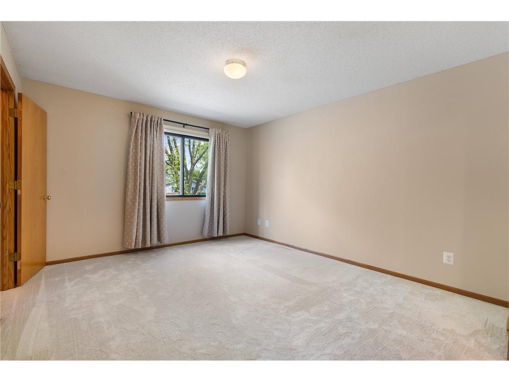 7638 13th Street N Oakdale MN 55128 7075700 image18
