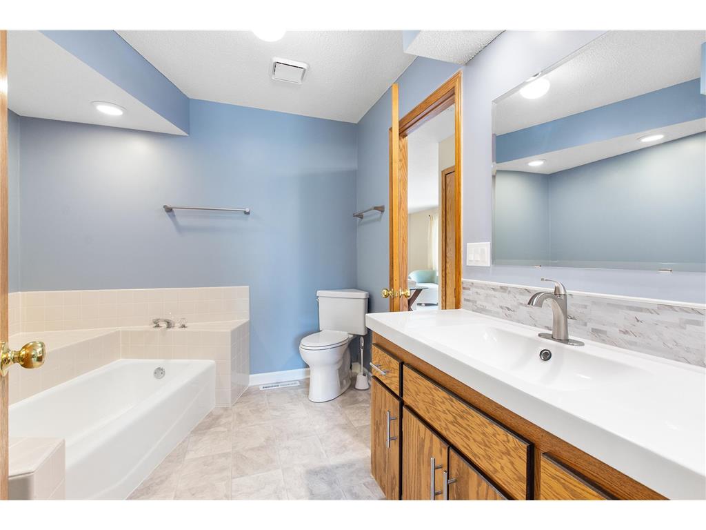 7638 13th Street N Oakdale MN 55128 7075700 image21