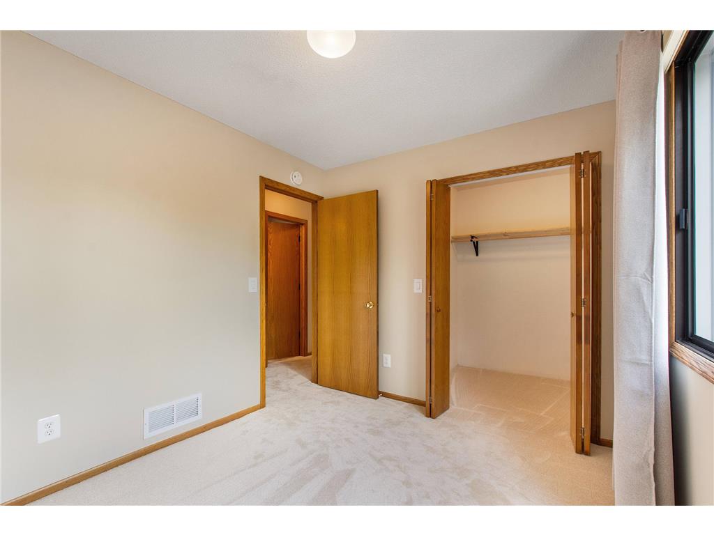 7638 13th Street N Oakdale MN 55128 7075700 image25