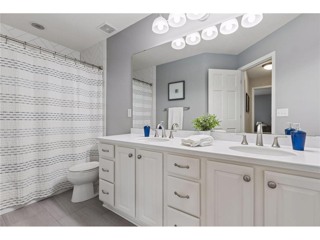 7638 Ridgeview Way Chanhassen MN 55317 7065870 image20