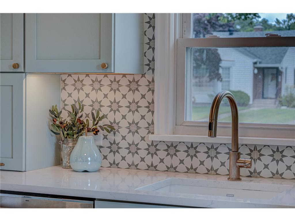 764 Cottage Avenue W Saint Paul MN 55117 6766562 image1