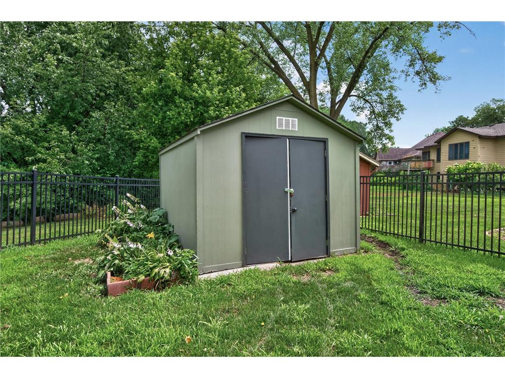 7640 Douglas Drive N Brooklyn Park MN 55443 7109651 image50