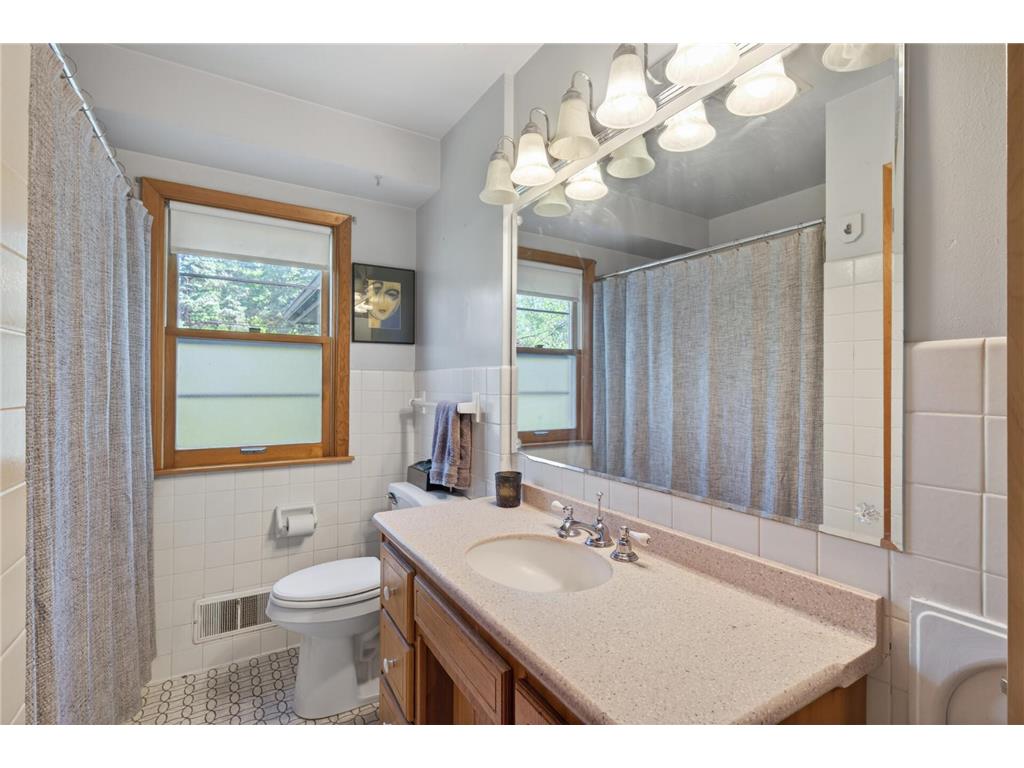 765 Rose Place Roseville MN 55113 7082838 image16
