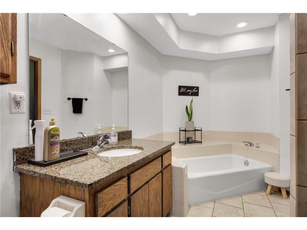 7654 12th Street N Oakdale MN 55128 7085225 image16