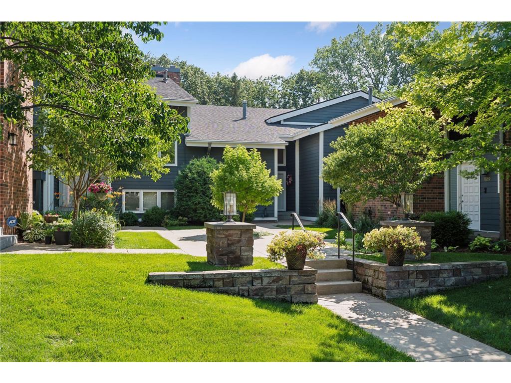 7657 Woodview Court Edina MN 55439 6555349 image1