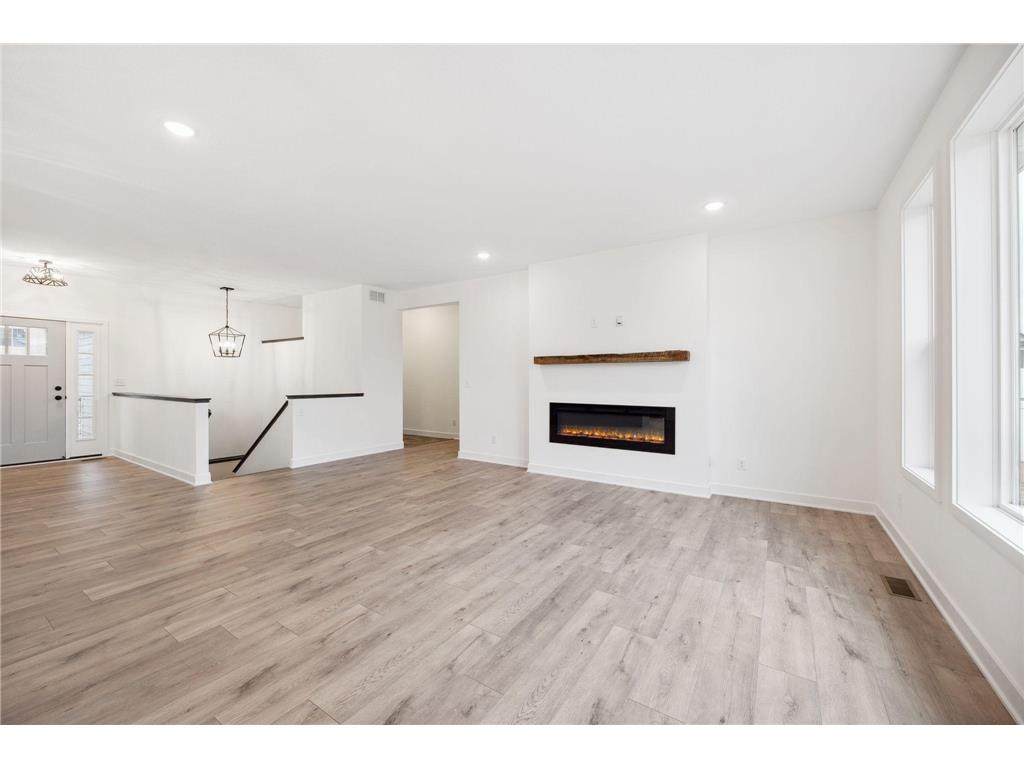 7665 22nd Avenue E Shakopee MN 55379 7053612 image4