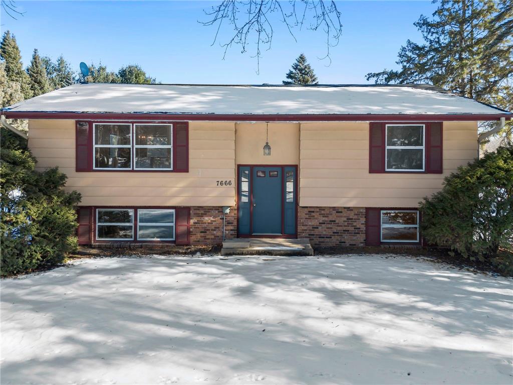 7666 N Shore Trail N Forest Lake MN 55025 7014902 image1