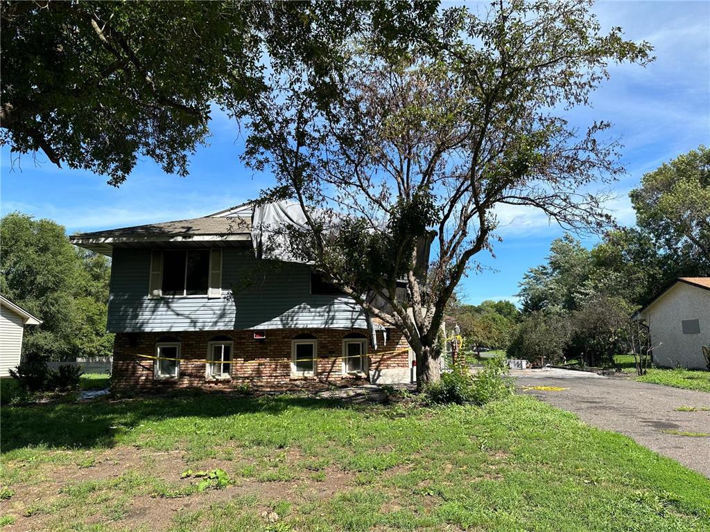 7672 Newton Avenue N Brooklyn Park MN 55444 6418925 image1